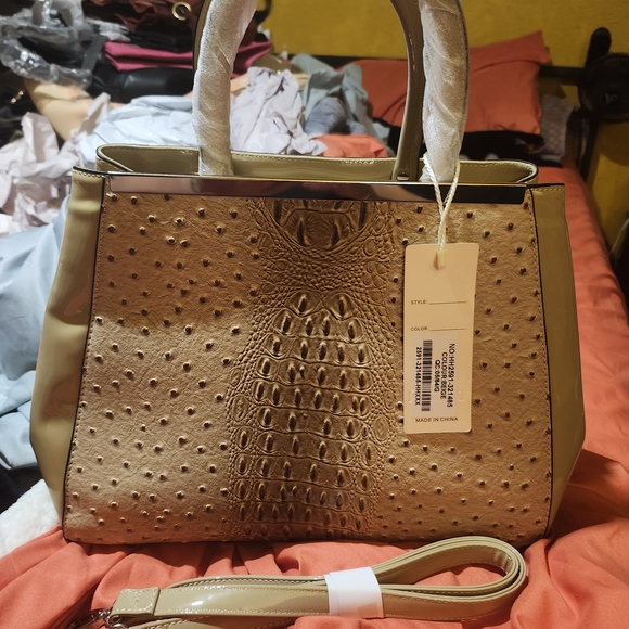 Handbags - Elegant Tan Handbag